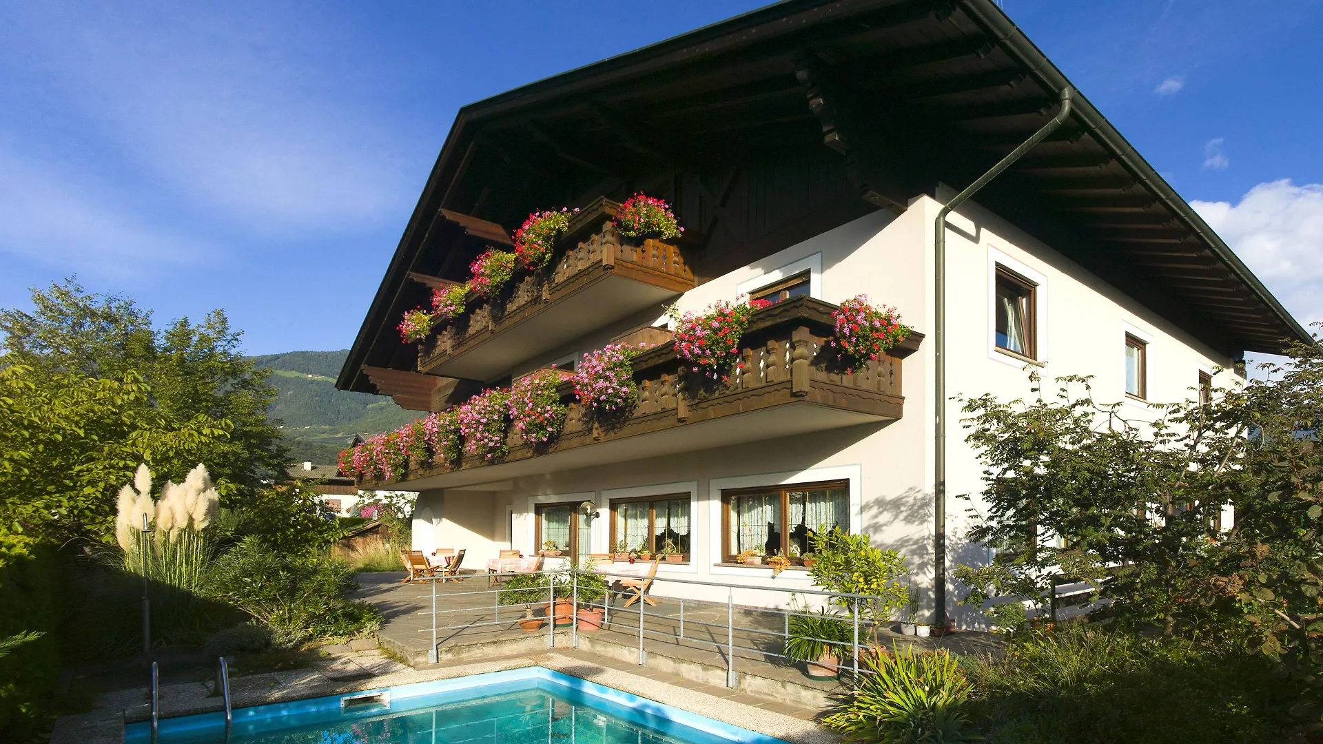 15 Hotel Centrali vicino alla Chiesa di San Giovanni ad Airolo