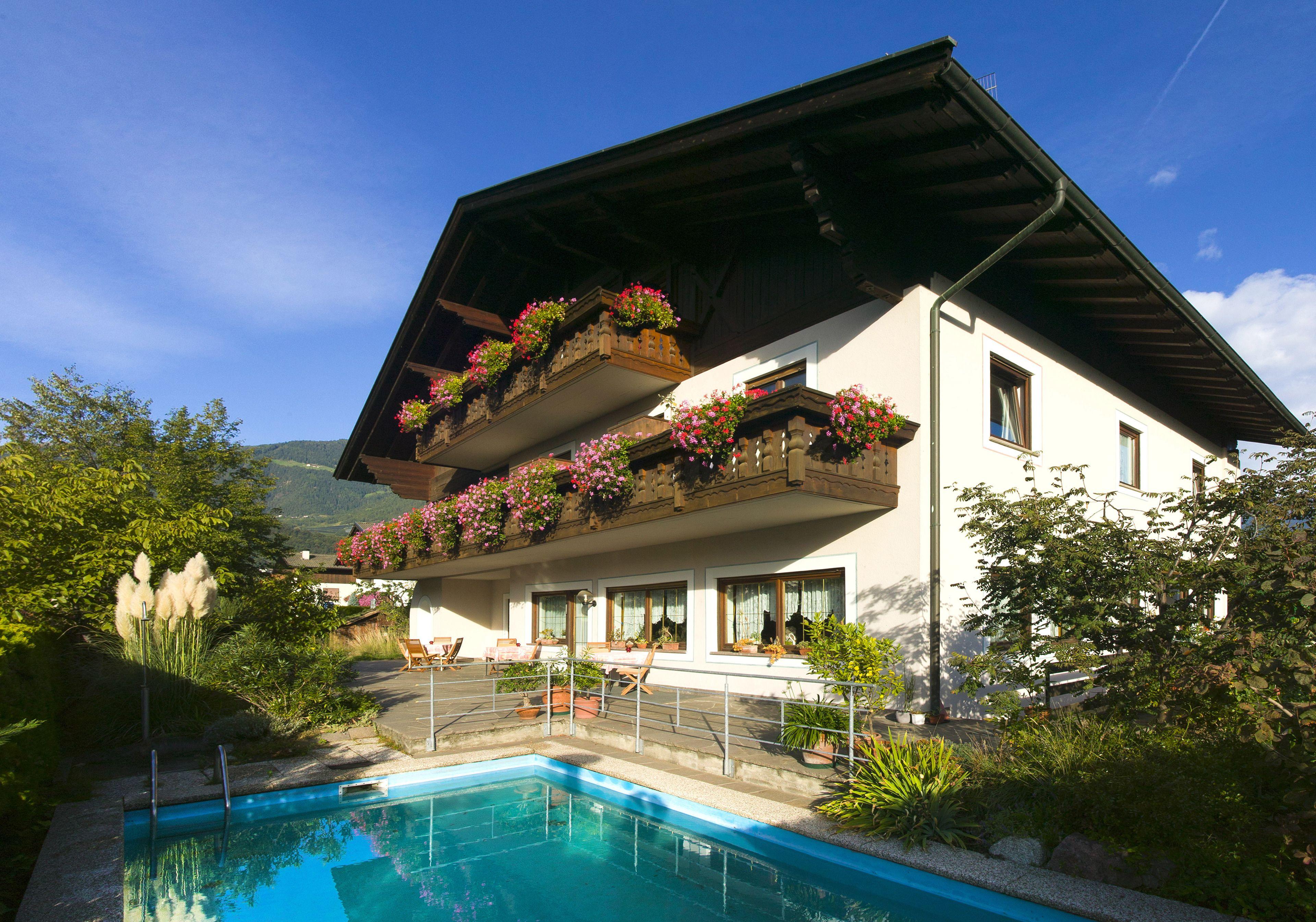 15 Hotel Centrali vicino alla Chiesa di San Giovanni ad Airolo